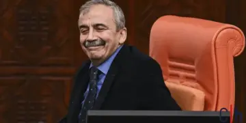 Qasidê aştiyê Sirri Sureyya Onder