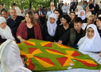 Ew bi ala Kurdistanê spartin axê