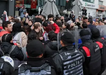 Stenbol de nêzdîyê 300 kesî ameyê destbendkerdene
