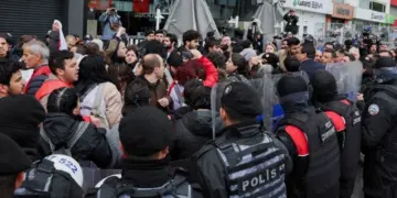 Stenbol de nêzdîyê 300 kesî ameyê destbendkerdene