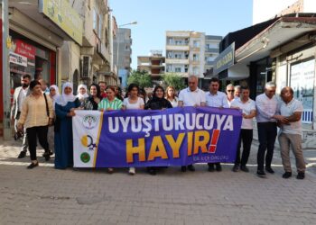 Gelê Hezexê li dijî tiryakê meşiya