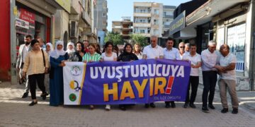 Gelê Hezexê li dijî tiryakê meşiya