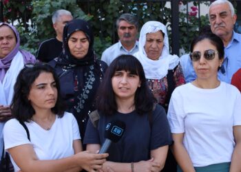 Rojnameger Zeynep Durgut giliyê kesên gef lê xwaribûn kir