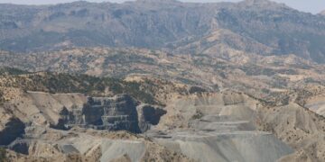 ‘Behsê aştî kenê la ma hema nêeşkenê şêrê dewa xo’