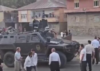 Leşkeran bi ser gund de girtin: Gundî derb kirin