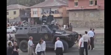 Leşkeran bi ser gund de girtin: Gundî derb kirin