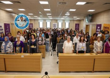 Dengbêj Xalîde: Divê hunermend bibin dengê aştiyê