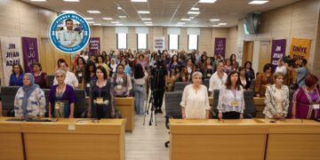 Dengbêj Xalîde: Divê hunermend bibin dengê aştiyê