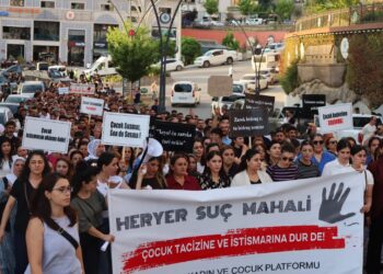 Gelê Şirnexê li dijî destdirêjayiya ser zarok û jinan meşiya