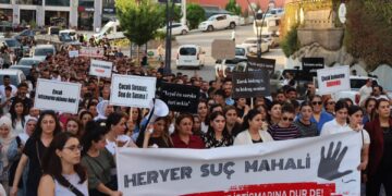 Gelê Şirnexê li dijî destdirêjayiya ser zarok û jinan meşiya