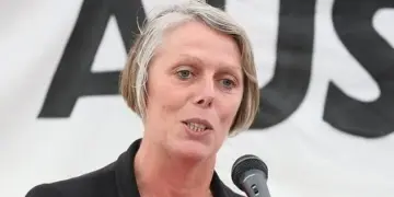 Lousîe Regan: Seba ke proses aver şêro, ganî Ocalan azad bo