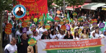 ‘Çareserî bi qebûlkirina ziman û nasnameya Kurdî pêkan e’