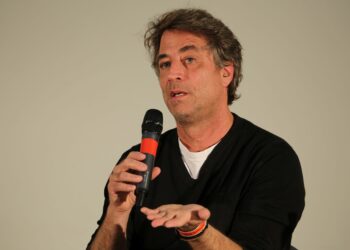 Teorîsyenê Amerîkî: Ez piştgiriyê didim biryara Ocalan