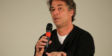 Teorîsyenê Amerîkî: Ez piştgiriyê didim biryara Ocalan