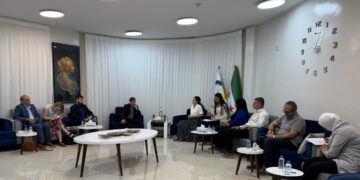 Martîn Schirdewan çû serdana Kampa Roj