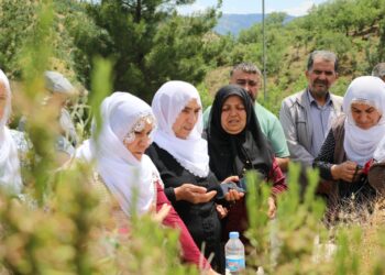 Dayikan li şehîdgehan cejna zarokên xwe pîroz kirin