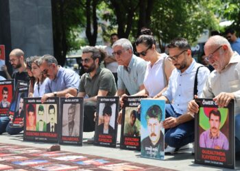 Aqûbeta Mehmet Emîn Ayhan û Hamît Pamûk pirsin