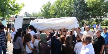 Cenazeyê Eyşe Şanê gihişt Amedê