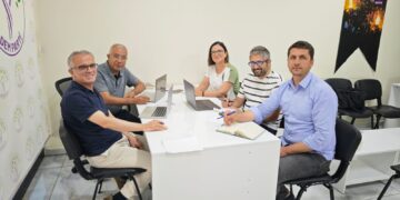 Endamanê Komîsyonê Ziwanî yê DEM Partîye ameyî têhet