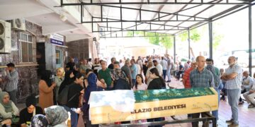 Cenazeyê Rehan Bayik anîn mizgefta Xarpêtê