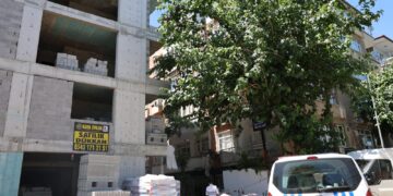 Du karker ji înşaatê ketin