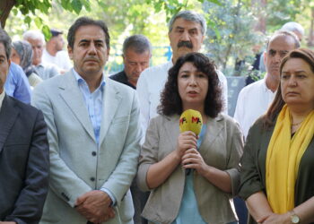 Nûnerên gel Vedat Aydin bi bîr anîn