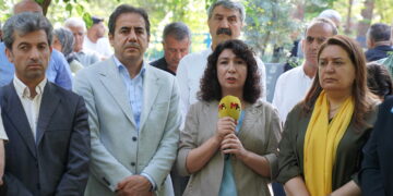 Nûnerên gel Vedat Aydin bi bîr anîn