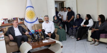 Tûncer Bakirhan: Çareseriya Îranê demokratîkbûn e