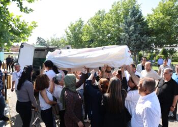 Cenazeyê Ayşe Şane rest Amed