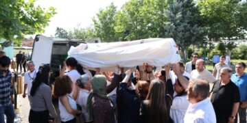 Cenazeyê Ayşe Şane rest Amed