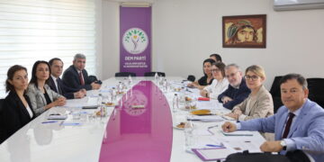 Heyeta Rêveberiyên Xwecihî ya YEyê serdana DEM Partiyê kir