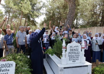 Denîz Poyraz li ser gora xwe hate bibîranîn