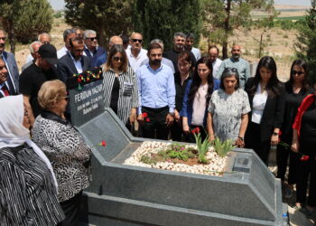 Siyasetmedar Yazar li ser gora xwe hate bibîranîn