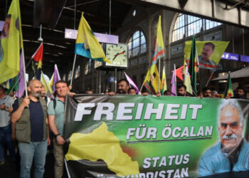 Hêrişê dewleta tirke yê vera waranê gerîlayan ameyî protestokerdene