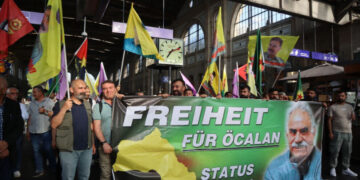 Hêrişê dewleta tirke yê vera waranê gerîlayan ameyî protestokerdene