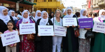 Dayikên Aştiyê tevî êşa kişandine jî di aştiyê de bi israr in