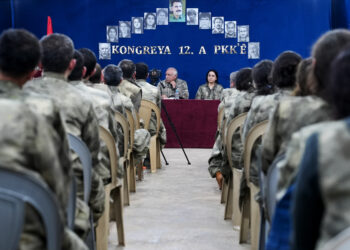 Belgeya PKKê: Li dora Rêber Apo hîn xurttir bicivin