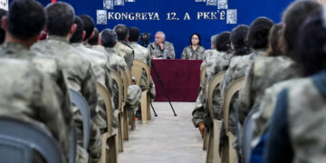 Belgeya PKKê: Li dora Rêber Apo hîn xurttir bicivin