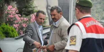 Malbat bi boneya Cejna Qurbanê çûn Îmraliyê