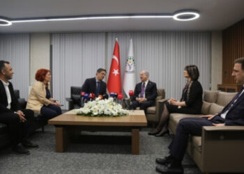 DEM Partî û MHP’î roşanê yewbînan pîroz kerd