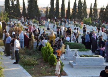 Şêniyên Dêrik û Qamişloyê berê xwe dan ser goristanan