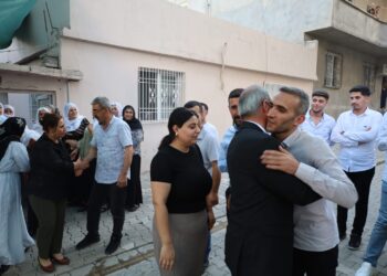 Bi girseyî serdana Naîf İşçi ku piştî 15 salan hat berdan kirin