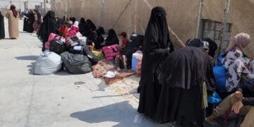 812 kesî Kampê Holî ra agêrayê Îraq