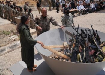 Merasîmo tarîxî yê Grûba Aştî û Komelê Demokratîkî ya PKK’yî ame kerdene