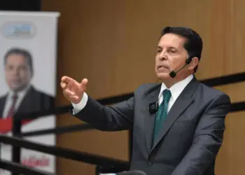 Xwestin Ahmet Ozer bê berdan