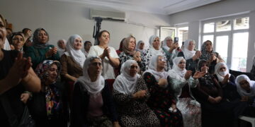 Bi komî merasîm temaşe kirin