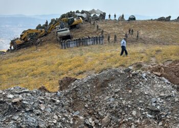 Çalakgeran pêşiya kepçeyan girtin