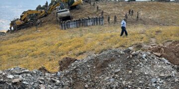 Çalakgeran pêşiya kepçeyan girtin