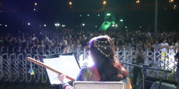 Dirûşma ‘Bijî Serok Apo’ li qada mîhrîcanê olan da