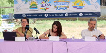 ‘Rêya aştiyê di mafên mirovan de derbas dibe’